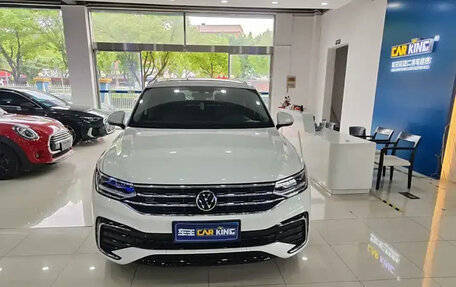 Volkswagen Tiguan II, 2022 год, 3 290 000 рублей, 2 фотография