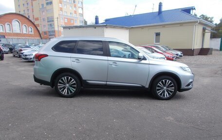 Mitsubishi Outlander III рестайлинг 3, 2019 год, 2 450 000 рублей, 4 фотография