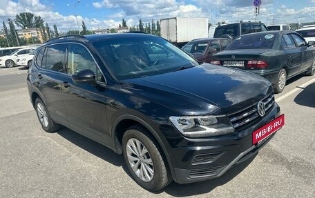 Volkswagen Tiguan II, 2018 год, 2 870 000 рублей, 2 фотография