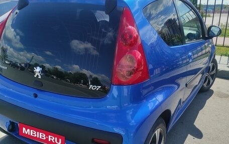 Peugeot 107 I рестайлинг, 2011 год, 410 000 рублей, 3 фотография