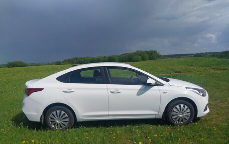 Hyundai Solaris II рестайлинг, 2017 год, 1 100 000 рублей, 2 фотография