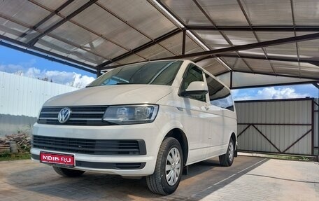 Volkswagen Caravelle T6 рестайлинг, 2018 год, 3 500 000 рублей, 1 фотография