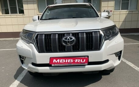 Toyota Land Cruiser Prado 150 рестайлинг 2, 2019 год, 4 999 000 рублей, 1 фотография