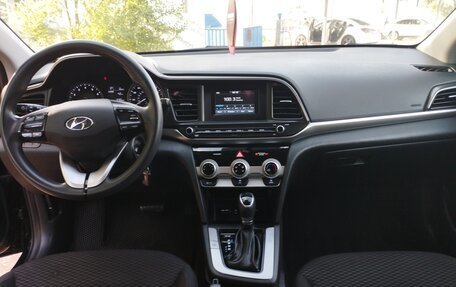 Hyundai Elantra VI рестайлинг, 2018 год, 1 780 000 рублей, 6 фотография