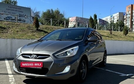 Hyundai Solaris II рестайлинг, 2013 год, 1 030 000 рублей, 2 фотография