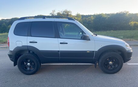 Chevrolet Niva I рестайлинг, 2016 год, 899 000 рублей, 4 фотография