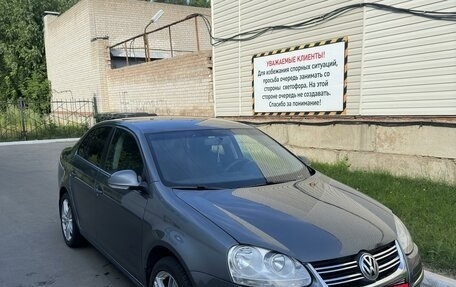 Volkswagen Jetta VI, 2009 год, 899 000 рублей, 3 фотография