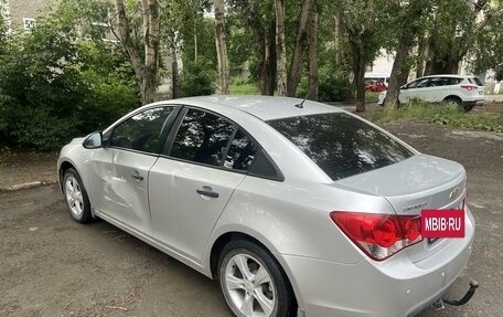 Chevrolet Cruze II, 2010 год, 600 000 рублей, 3 фотография