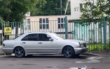 Mercedes-Benz E-Класс, 1998 год, 387 000 рублей, 2 фотография