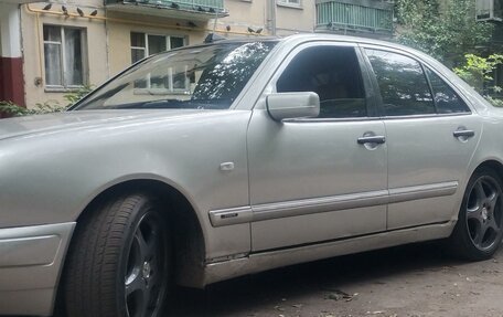 Mercedes-Benz E-Класс, 1998 год, 387 000 рублей, 8 фотография