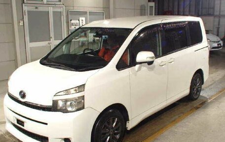 Toyota Voxy II, 2011 год, 1 615 000 рублей, 1 фотография