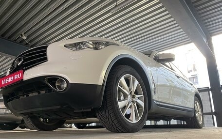 Infiniti QX70, 2015 год, 3 250 000 рублей, 9 фотография