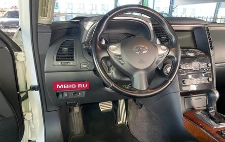 Infiniti QX70, 2015 год, 3 250 000 рублей, 17 фотография