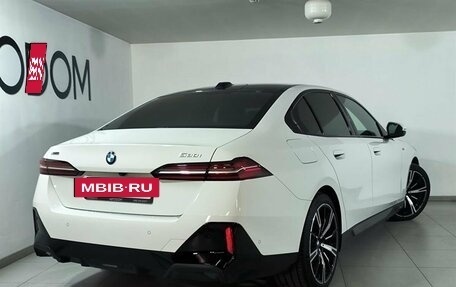 BMW 5 серия, 2023 год, 11 039 235 рублей, 3 фотография