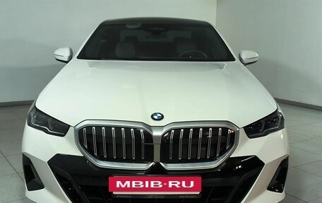 BMW 5 серия, 2023 год, 11 039 235 рублей, 2 фотография