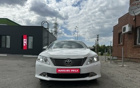 Toyota Camry, 2013 год, 1 950 000 рублей, 2 фотография