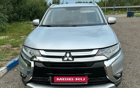 Mitsubishi Outlander III рестайлинг 3, 2018 год, 2 350 000 рублей, 2 фотография