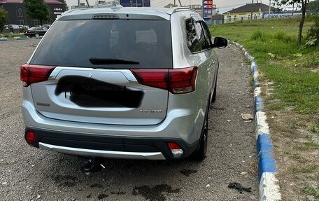 Mitsubishi Outlander III рестайлинг 3, 2018 год, 2 350 000 рублей, 7 фотография