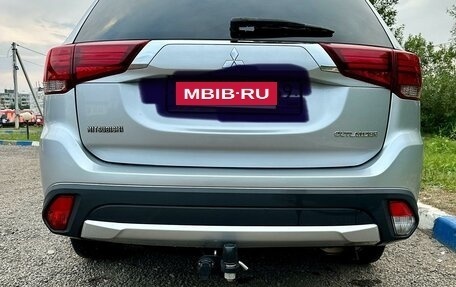 Mitsubishi Outlander III рестайлинг 3, 2018 год, 2 350 000 рублей, 6 фотография