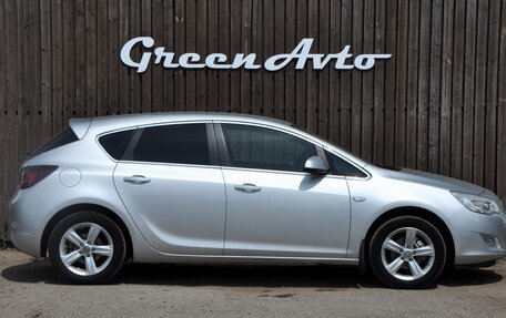 Opel Astra J, 2011 год, 760 000 рублей, 6 фотография