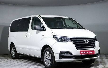 Hyundai Grand Starex Grand Starex I рестайлинг 2, 2018 год, 3 899 000 рублей, 3 фотография