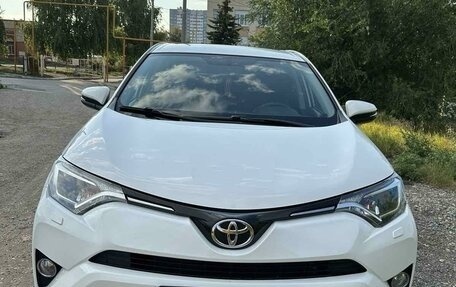 Toyota RAV4, 2017 год, 2 880 000 рублей, 2 фотография