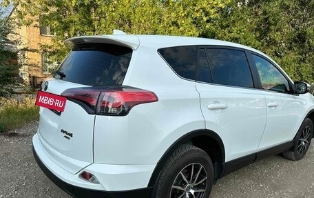 Toyota RAV4, 2017 год, 2 880 000 рублей, 5 фотография