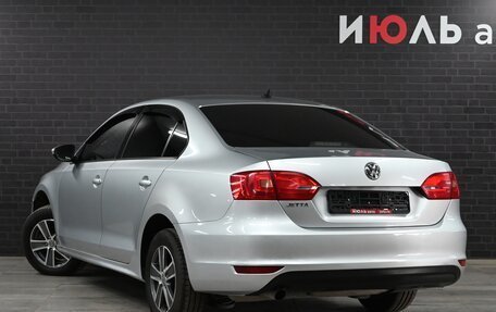 Volkswagen Jetta VI, 2013 год, 1 019 000 рублей, 3 фотография