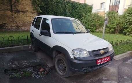 Chevrolet Niva I рестайлинг, 2019 год, 700 000 рублей, 1 фотография