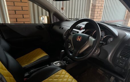 Honda Fit III, 2006 год, 715 000 рублей, 7 фотография