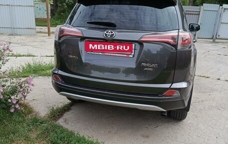 Toyota RAV4, 2015 год, 2 290 000 рублей, 3 фотография