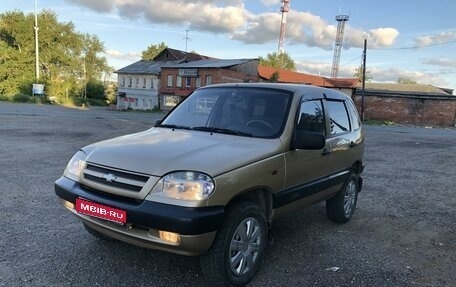 Chevrolet Niva I рестайлинг, 2004 год, 395 000 рублей, 1 фотография