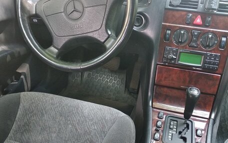 Mercedes-Benz E-Класс, 1997 год, 650 000 рублей, 4 фотография