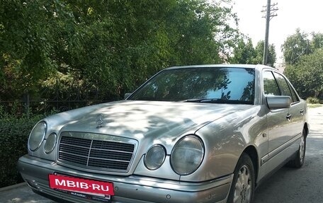 Mercedes-Benz E-Класс, 1997 год, 650 000 рублей, 2 фотография