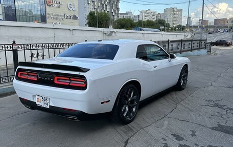 Dodge Challenger III рестайлинг 2, 2019 год, 3 550 000 рублей, 5 фотография