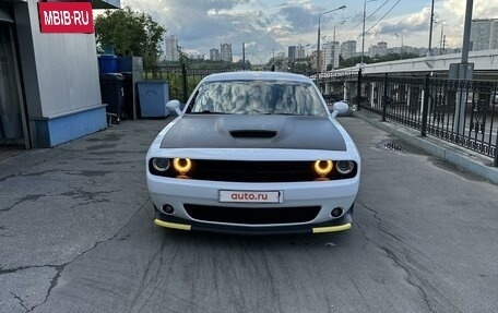 Dodge Challenger III рестайлинг 2, 2019 год, 3 550 000 рублей, 3 фотография