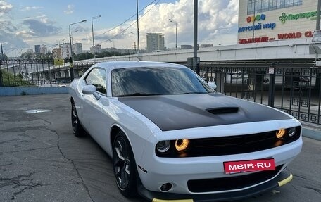 Dodge Challenger III рестайлинг 2, 2019 год, 3 550 000 рублей, 2 фотография