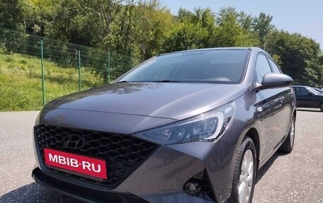 Hyundai Solaris II рестайлинг, 2021 год, 1 750 000 рублей, 2 фотография