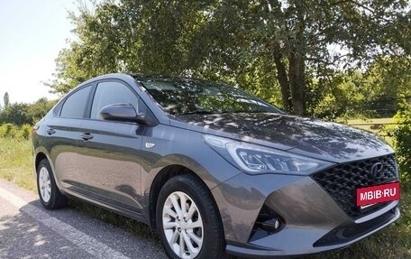 Hyundai Solaris II рестайлинг, 2021 год, 1 750 000 рублей, 8 фотография