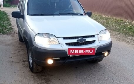 Chevrolet Niva I рестайлинг, 2011 год, 500 000 рублей, 2 фотография