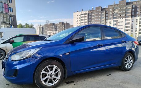 Hyundai Solaris II рестайлинг, 2011 год, 640 000 рублей, 2 фотография