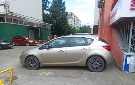 Opel Astra J, 2012 год, 900 000 рублей, 2 фотография