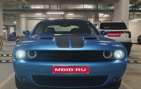 Dodge Challenger III рестайлинг 2, 2018 год, 3 700 000 рублей, 1 фотография