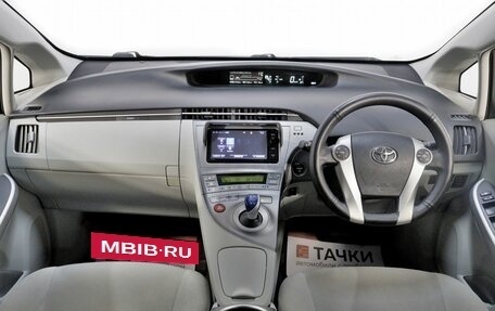 Toyota Prius, 2015 год, 1 478 000 рублей, 7 фотография