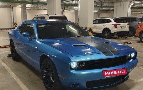 Dodge Challenger III рестайлинг 2, 2018 год, 3 700 000 рублей, 2 фотография