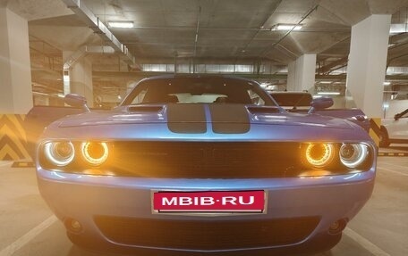 Dodge Challenger III рестайлинг 2, 2018 год, 3 700 000 рублей, 4 фотография