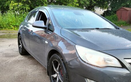 Opel Astra J, 2011 год, 650 000 рублей, 2 фотография