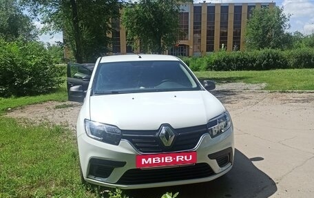 Renault Logan II, 2018 год, 860 000 рублей, 2 фотография