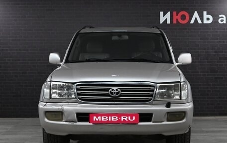 Toyota Land Cruiser 100 рестайлинг 2, 2004 год, 1 600 000 рублей, 2 фотография