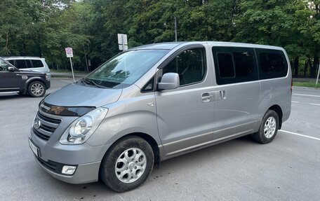 Hyundai H-1 II рестайлинг, 2013 год, 1 950 000 рублей, 2 фотография